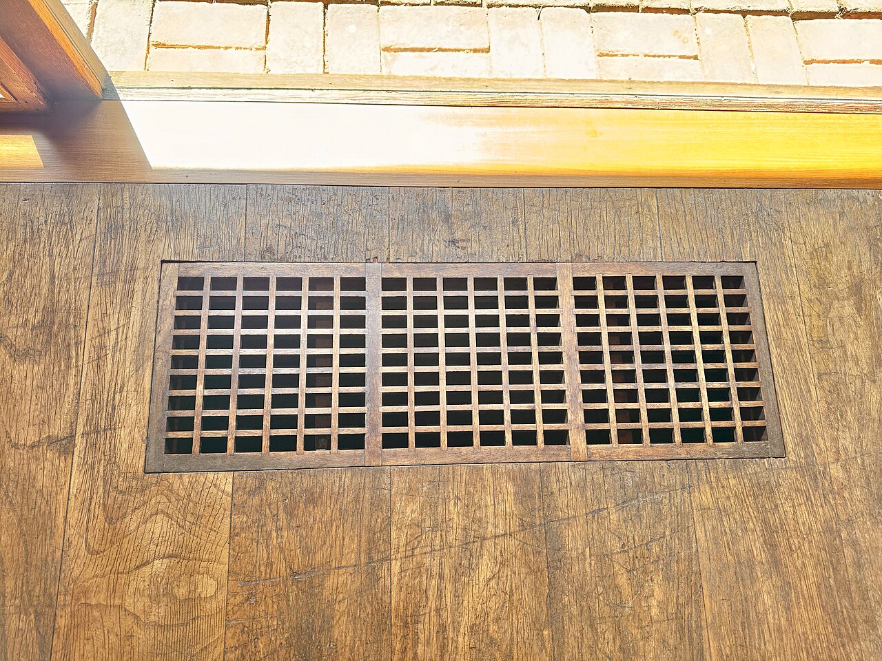 Hallway wall vent grille a homeowner can remove and clean